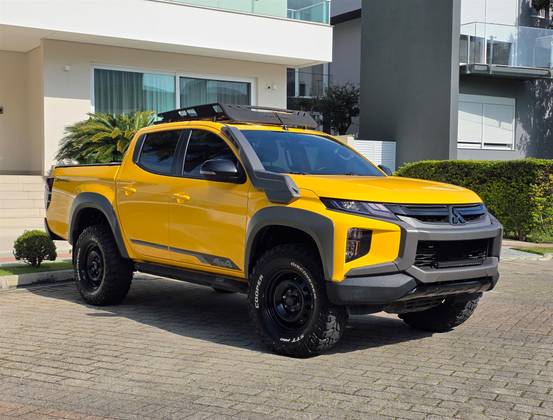 MITSUBISHI L200 TRITON 2.4 16V TURBO DIESEL SPORT SAVANA CD 4P 4X4 AUTOMÁTICO